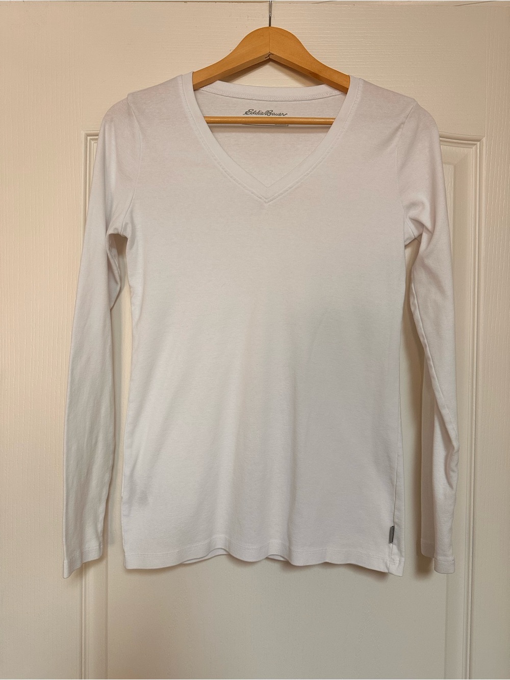 Eddie Bauer Women’s White V-Neck Long Sleeve Top